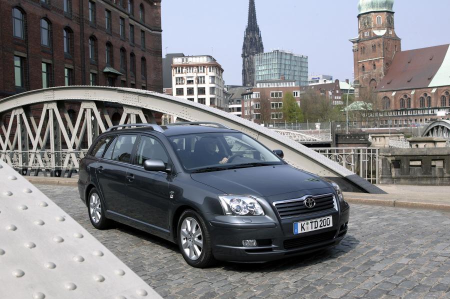  Toyota Avensis Wagon 2003 года  (фото 32 из 76)